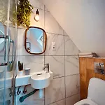 דירה Tiny Cosy Boat